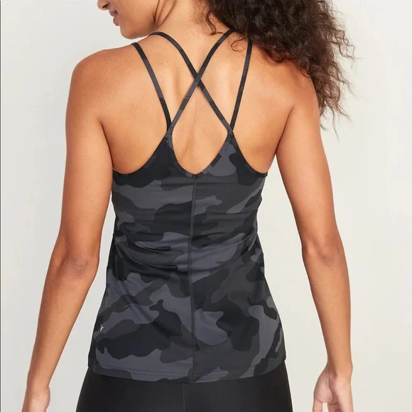 🎃 3/$30 Old Navy Active PowerSoft Grey and Black Camo Padded Strappy Tank Top - Picture 1 of 8